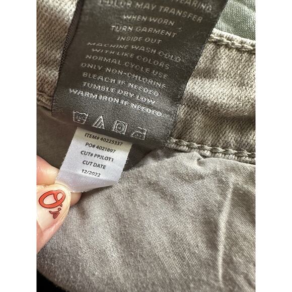 Torrid 5 Inch Boyfriend Vintage Stretch Mid-Rise Denim Jean Shorts Smokestack 18 - Picture 6 of 6